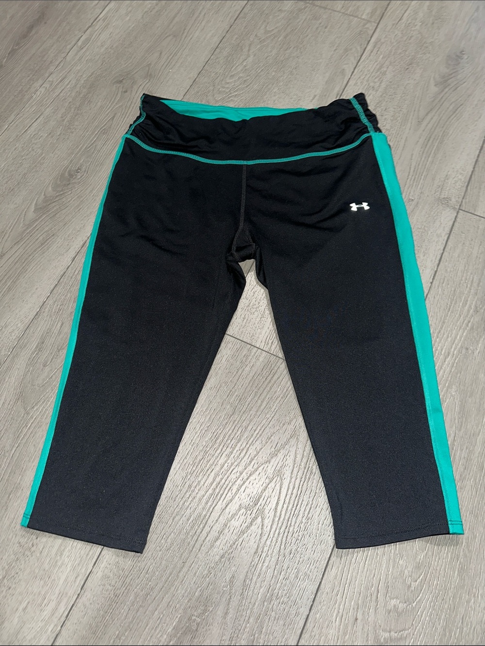 Under Armour Black Capri Leggings with Teal Side Panels and Trim size medium